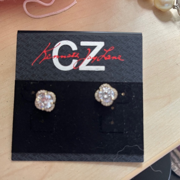 CZ brand stud earrings - Picture 1 of 2